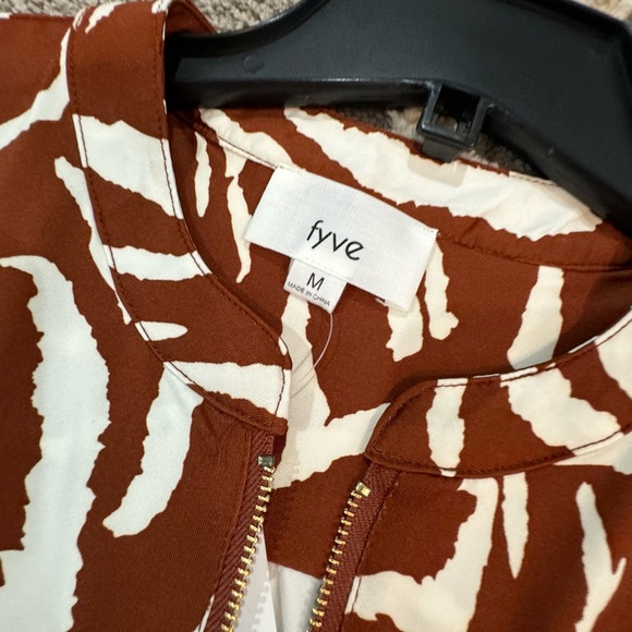 NWT Fyve Brown Zebra Abstract Women’s Sleeveless Size‎ Medium Gold Zipper Front - Picture 4 of 6